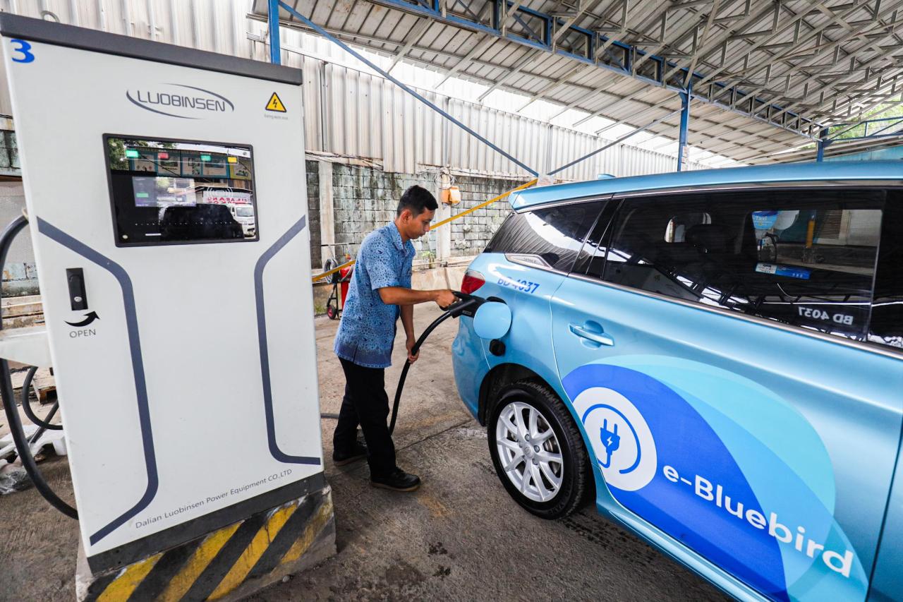 Perawatan Armada e-Bluebird...