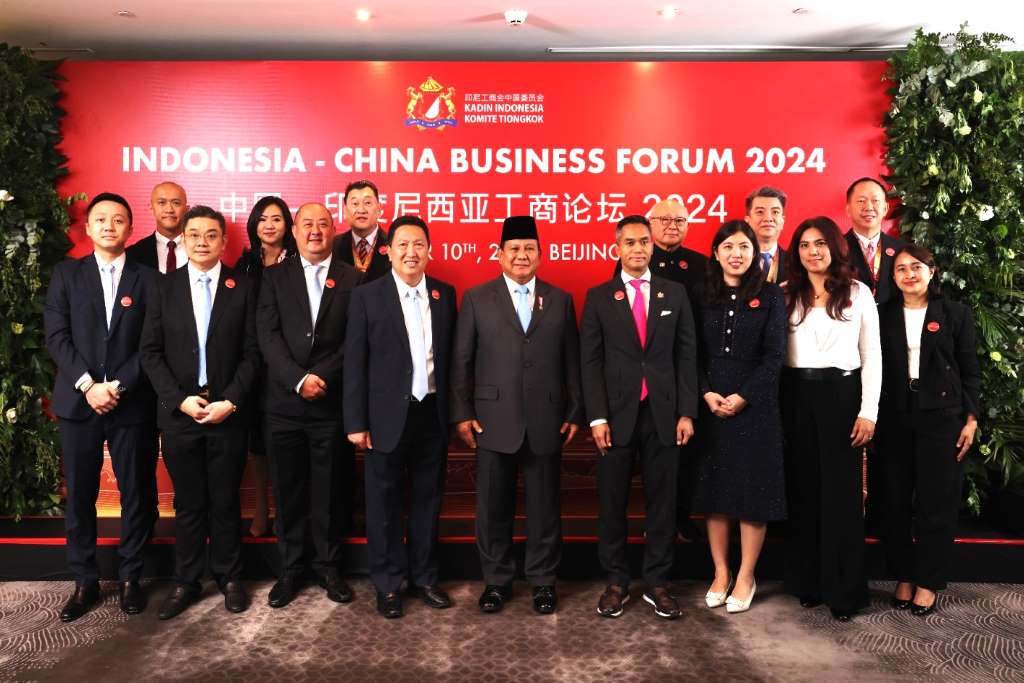 Presiden Prabowo Didampingi...