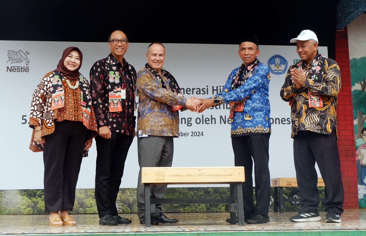 Distribusi 5.000 Bangku...