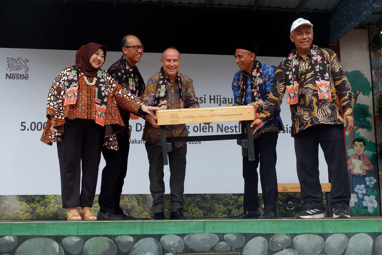 Distribusi 5.000 Bangku...