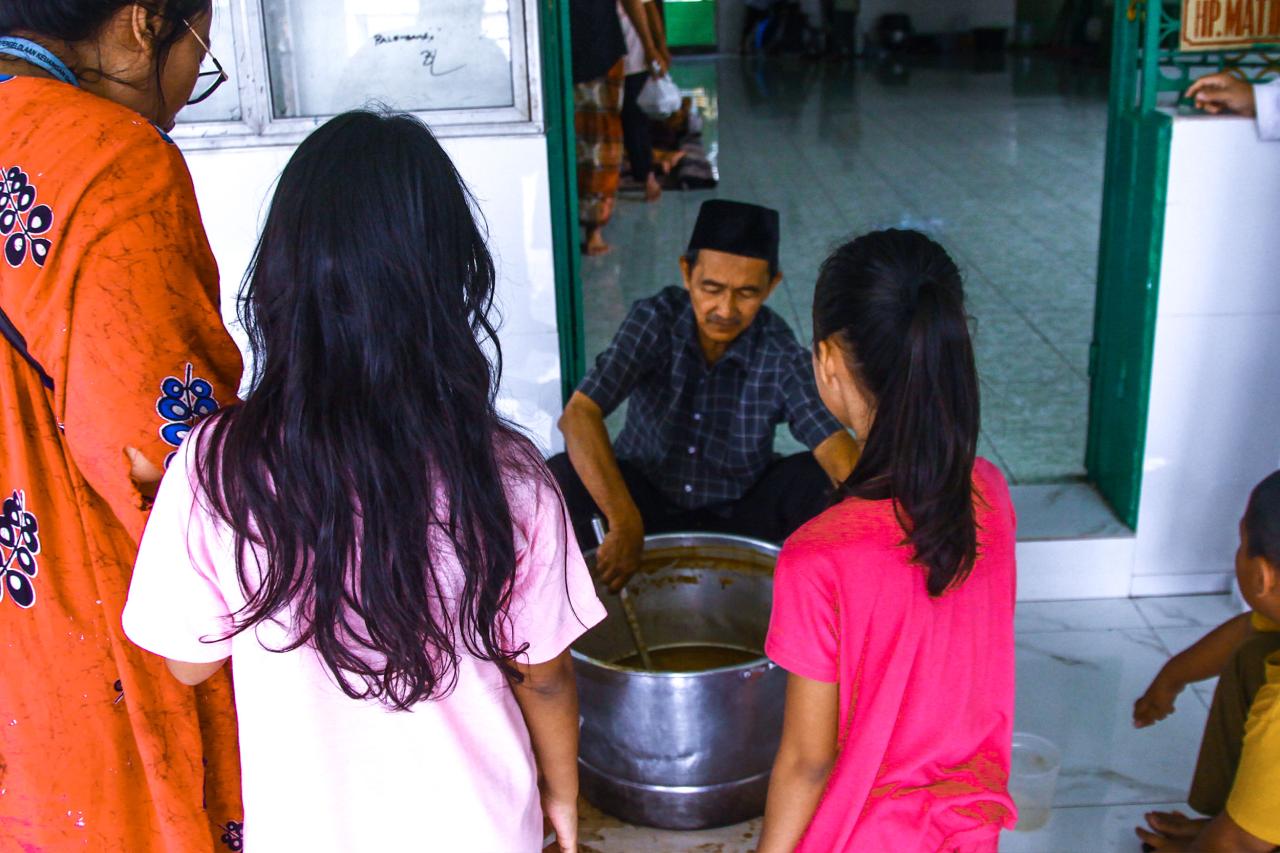 Potret Berbagi Takjil...