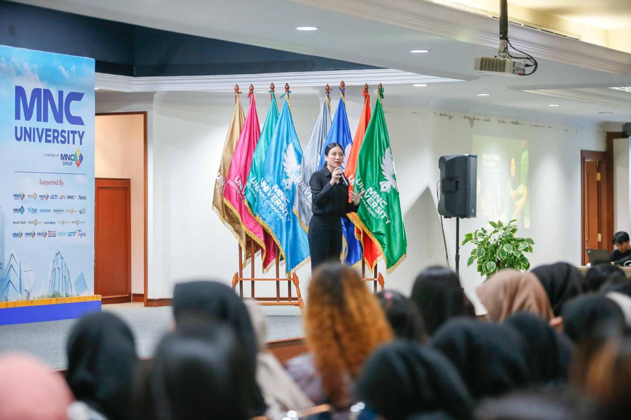 Kuliah Umum Angela Tanoesoedibjo...