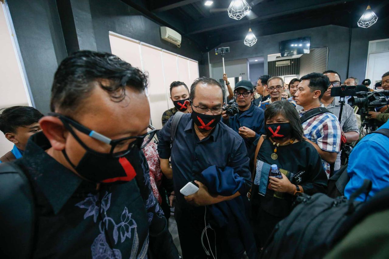 Saiful Mujani Penuhi...
