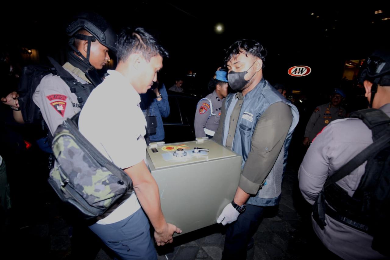 Polisi Sita Uang Hampir...