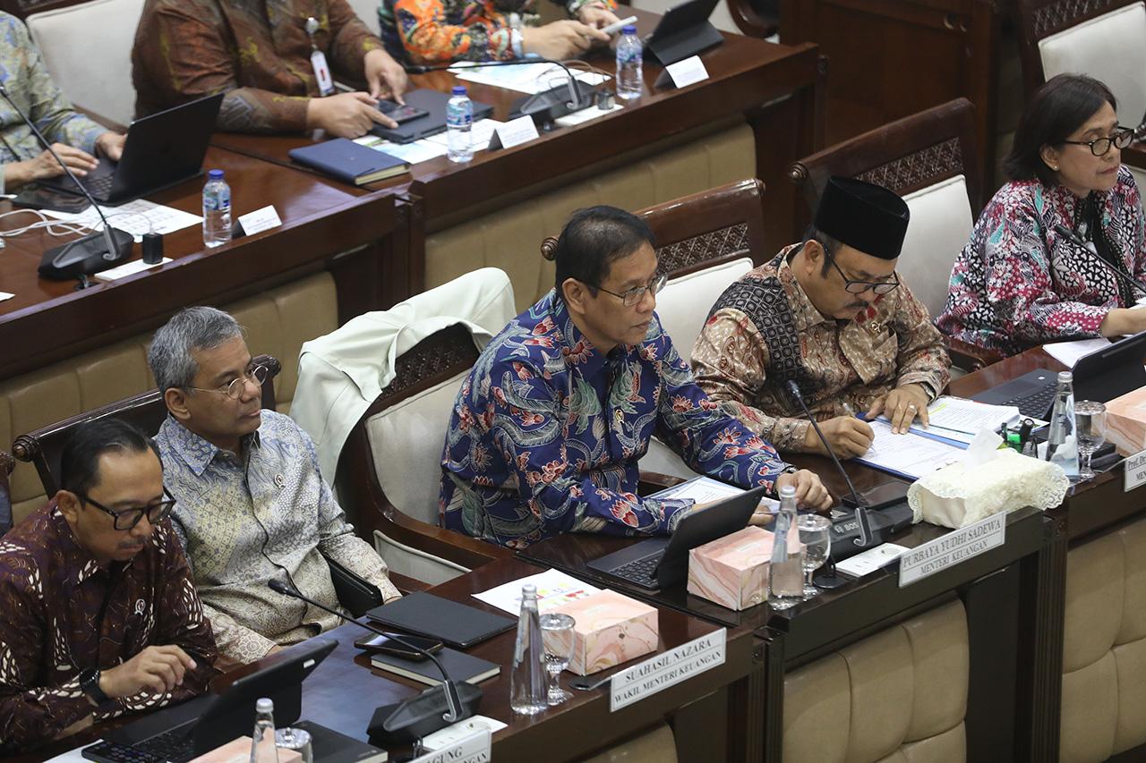 Komisi XI DPR Gelar...