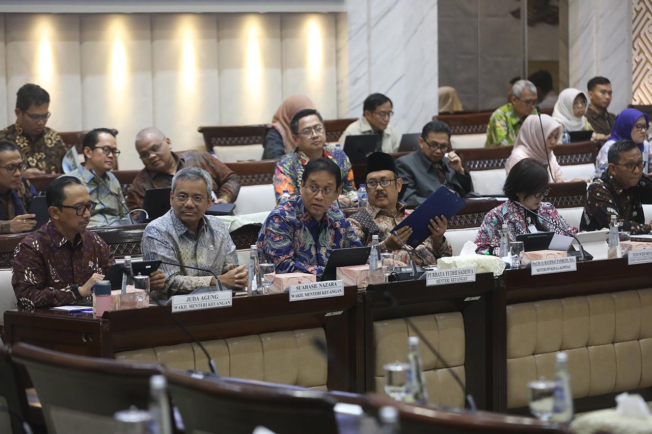 Komisi XI DPR Gelar...