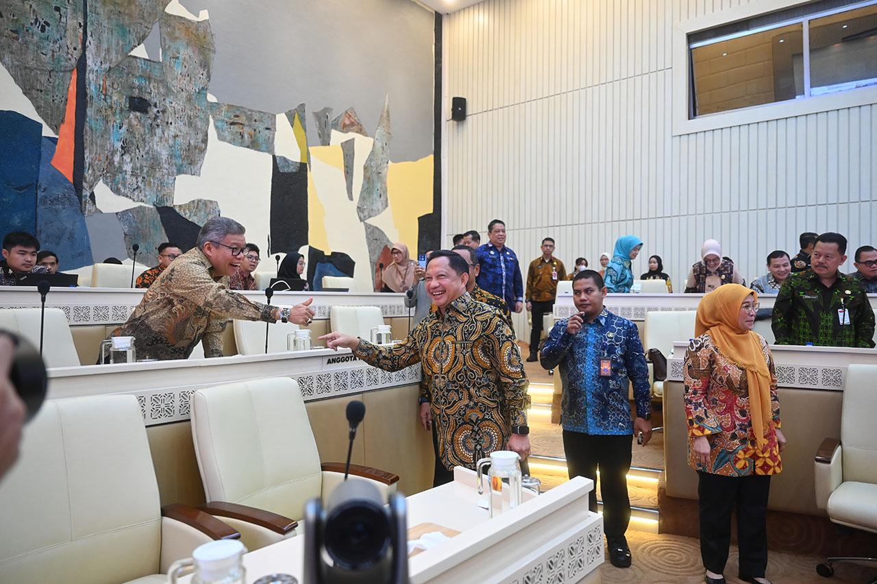 Komisi II DPR Gelar...
