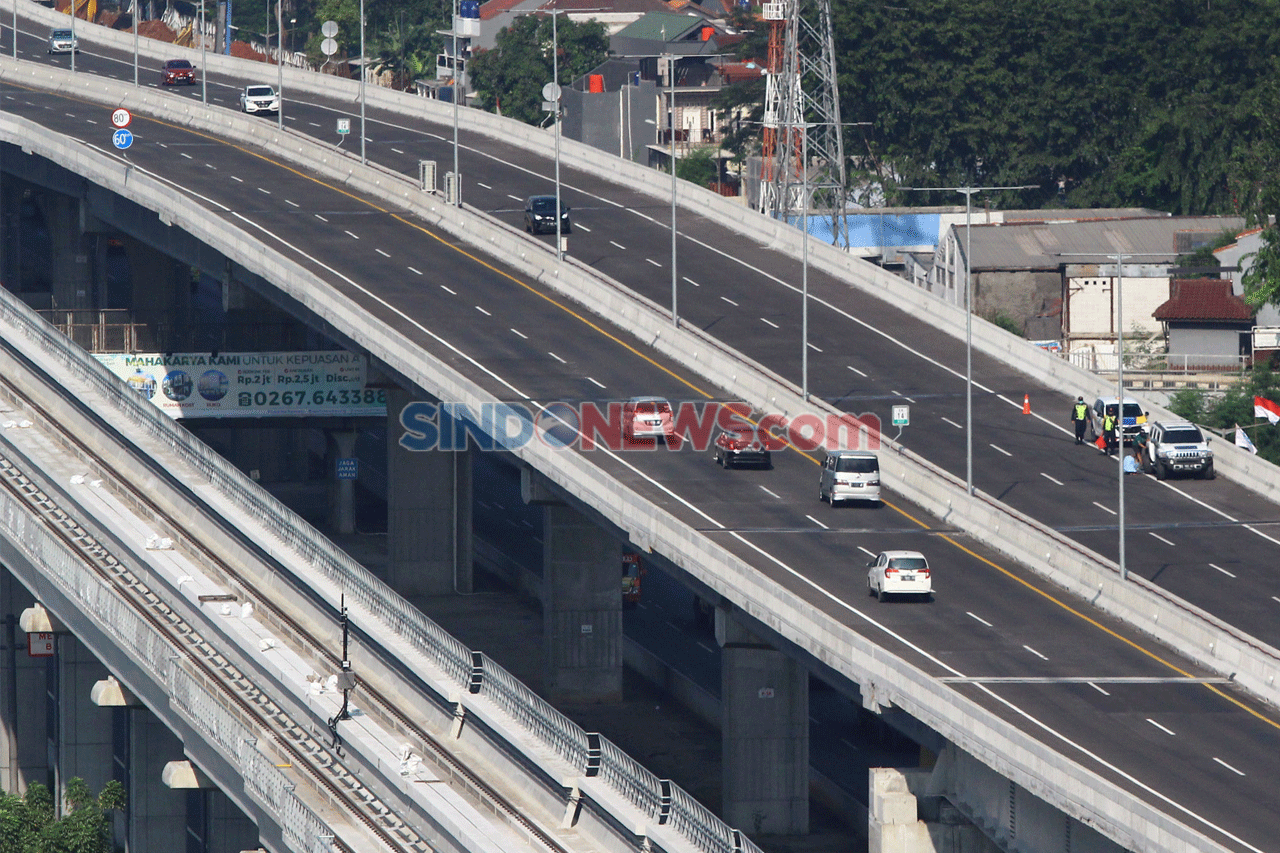 Jalan Tol Jakarta CIkampek...