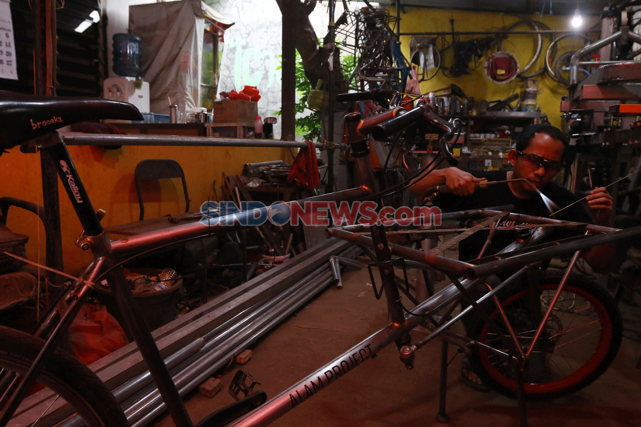 Mengintip Proses Produksi...