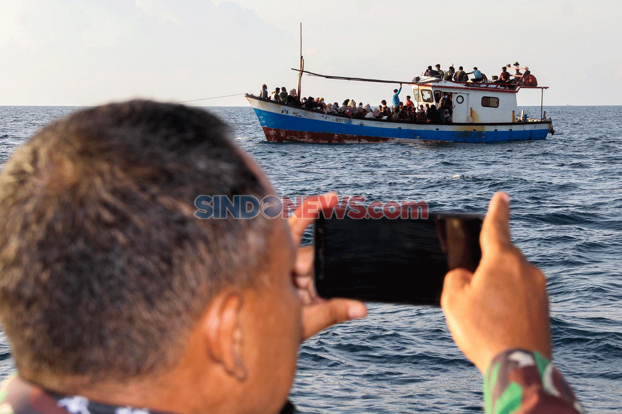 Pengungsi Rohingya Terdampar...