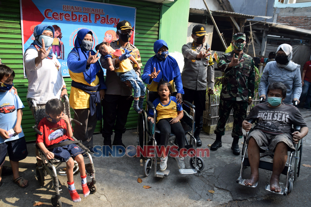 Baksos TNI-Polri Sasar...