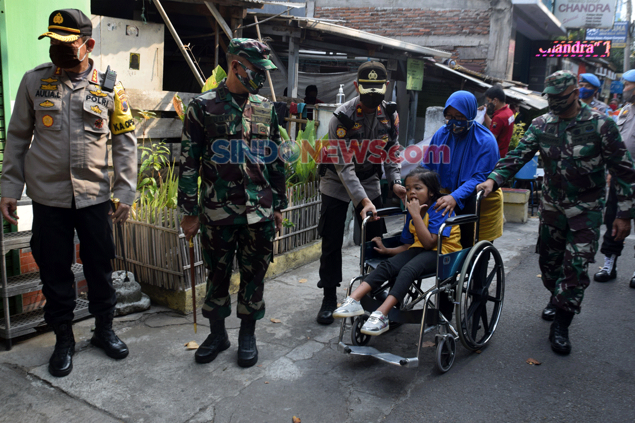 Baksos TNI-Polri Sasar...