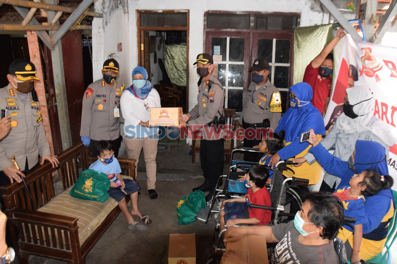 Baksos TNI-Polri Sasar...