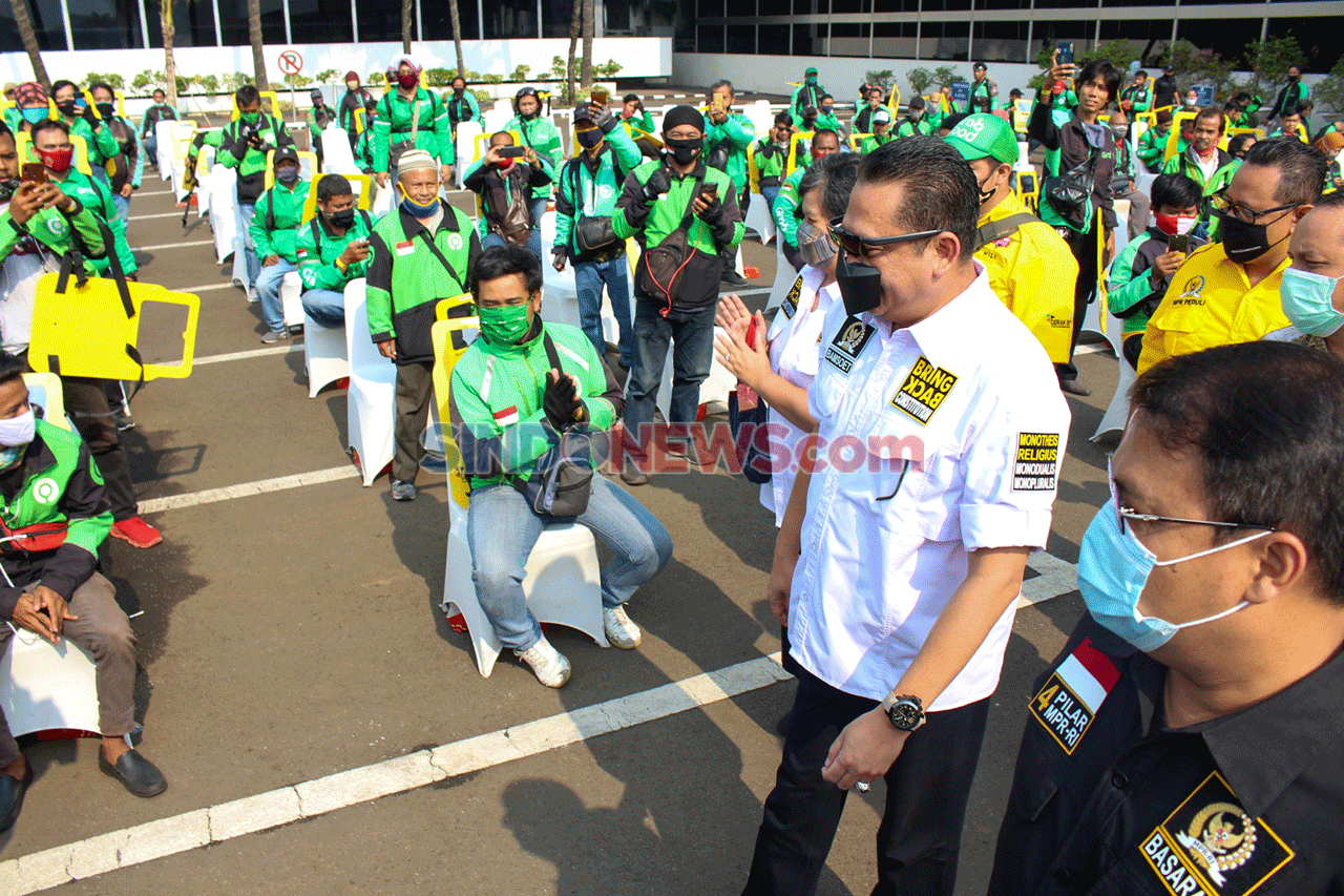 MPR RI Berikan Bantuan...
