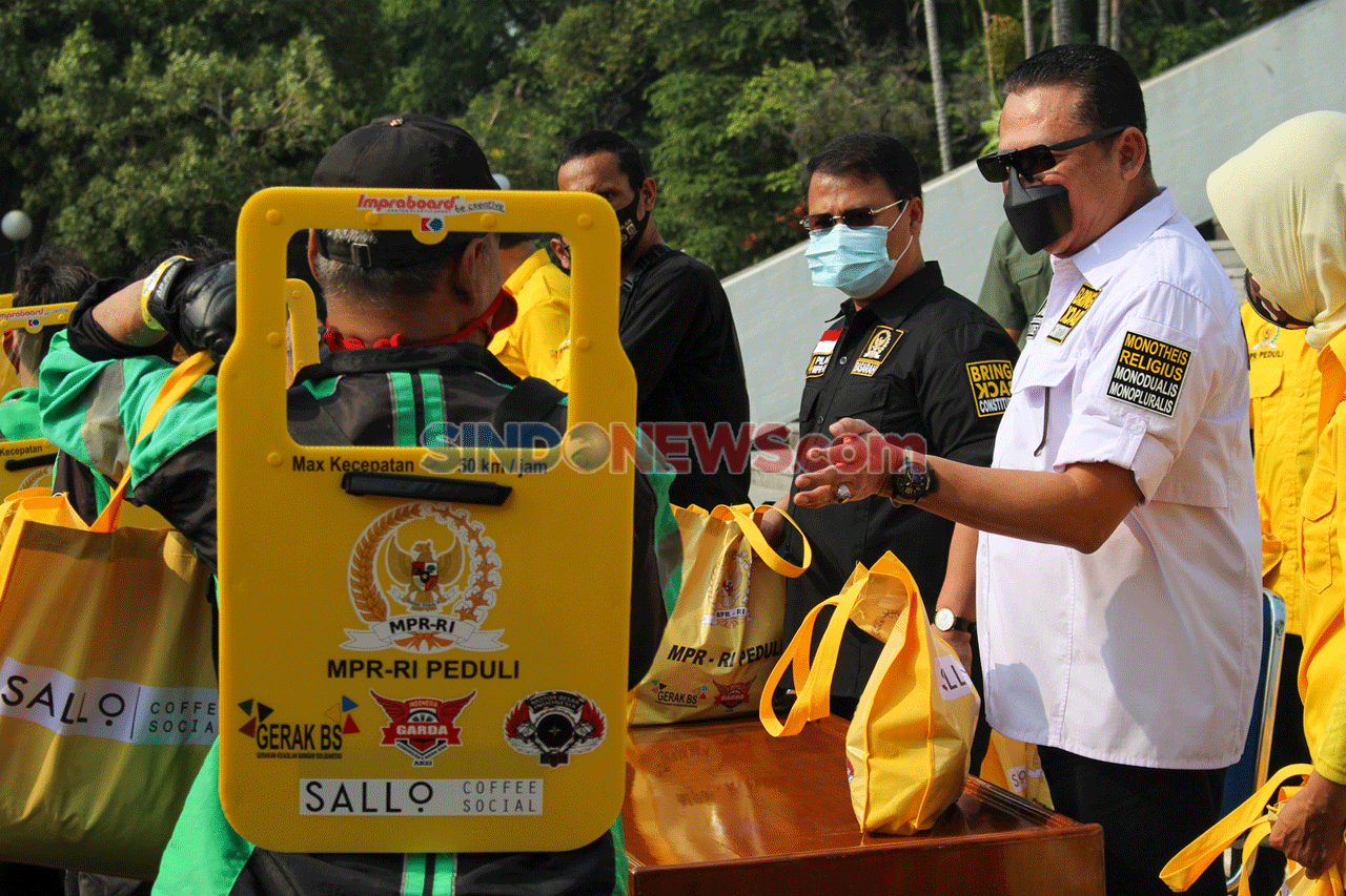 MPR RI Berikan Bantuan...