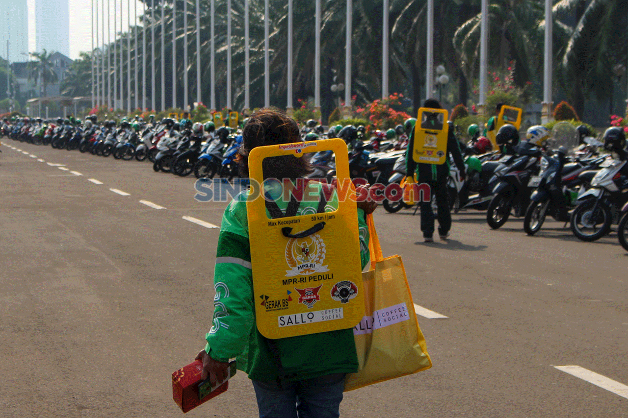 MPR RI Berikan Bantuan...