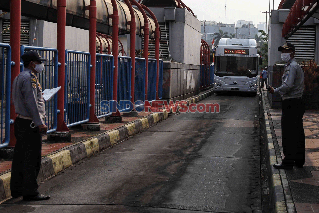 Terminal Blok M Sepi,...