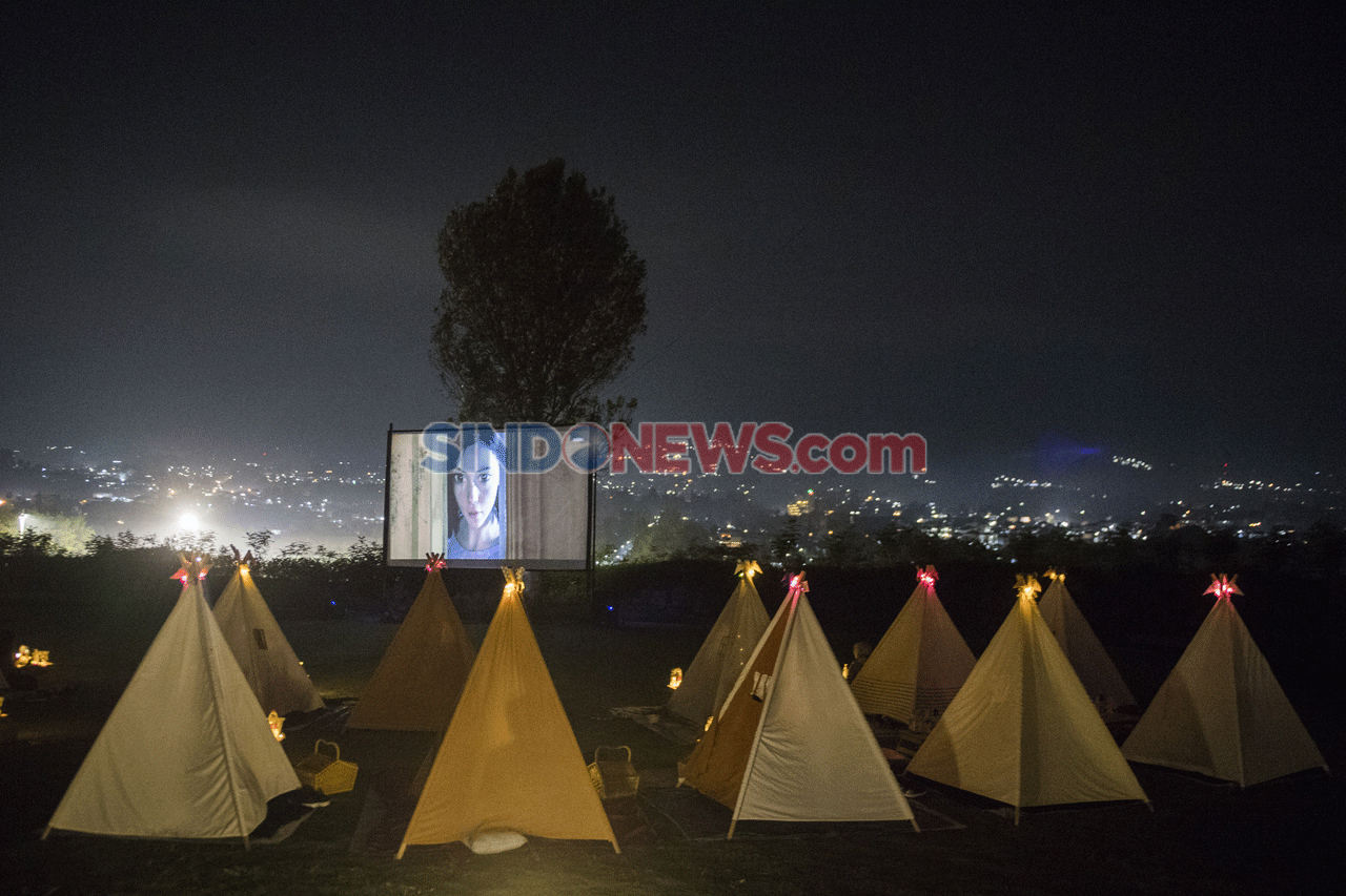 Bioskop Tenda di Bawah...