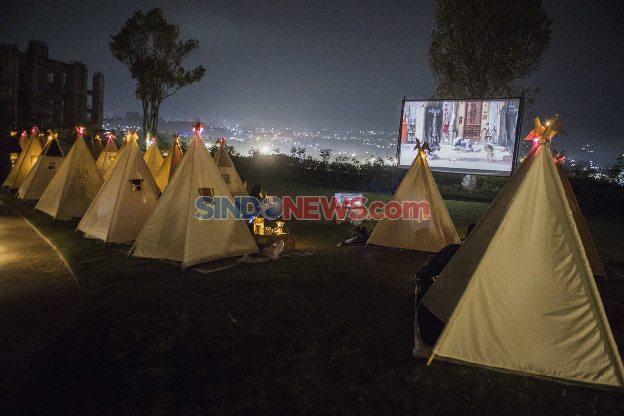 Bioskop Tenda di Bawah...