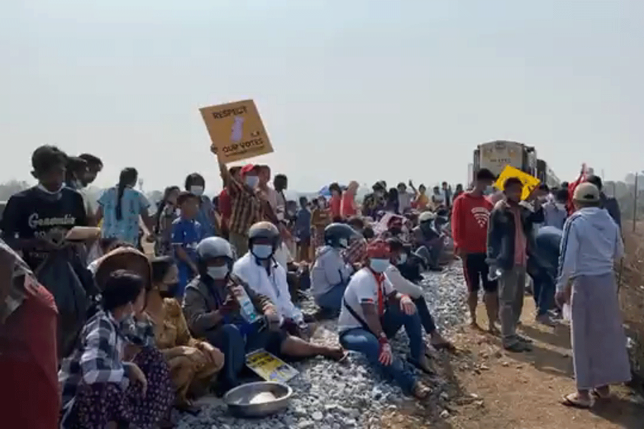 Demonstrasi Terus Berlanjut...