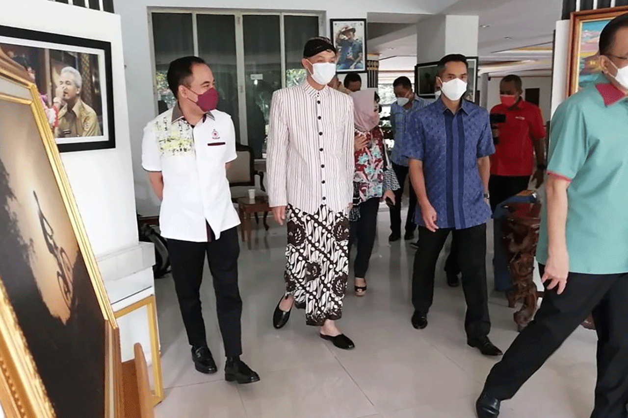 Anindya Bakrie Temui...