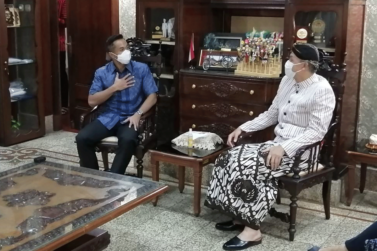 Anindya Bakrie Temui...