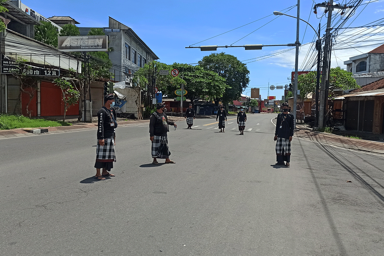 Patroli Pecalang Saat...
