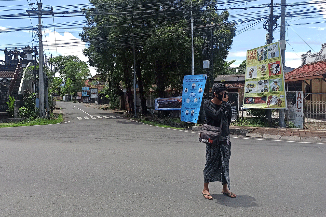 Patroli Pecalang Saat...
