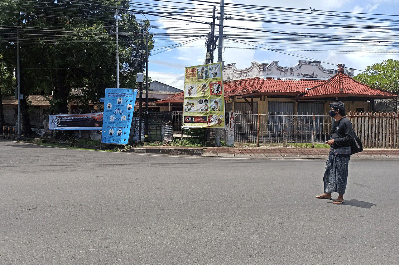 Patroli Pecalang Saat...