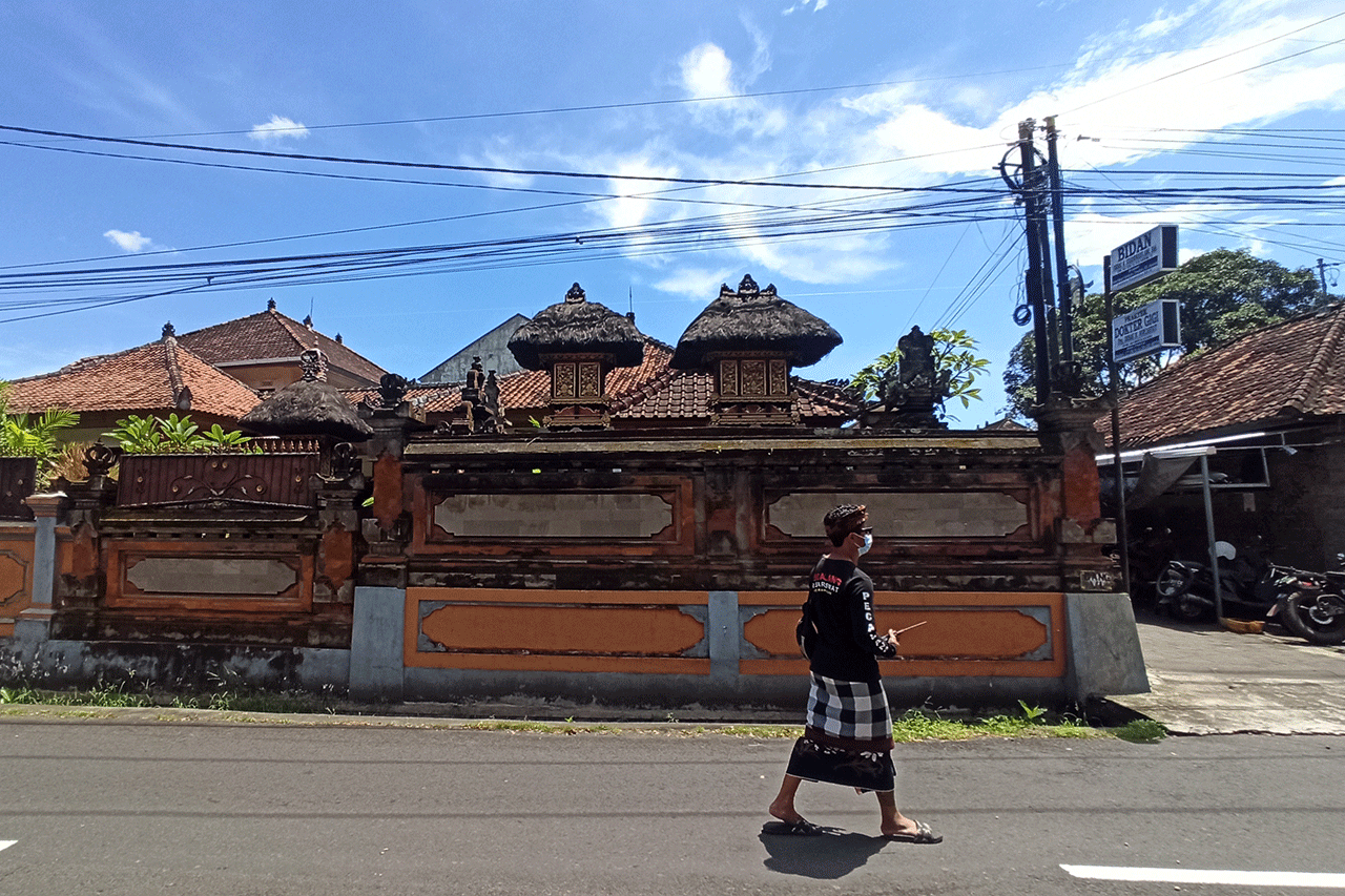 Patroli Pecalang Saat...