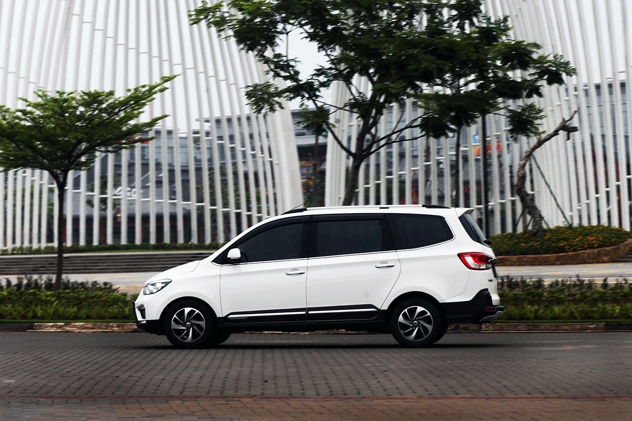 Penampakan Wuling Confero...