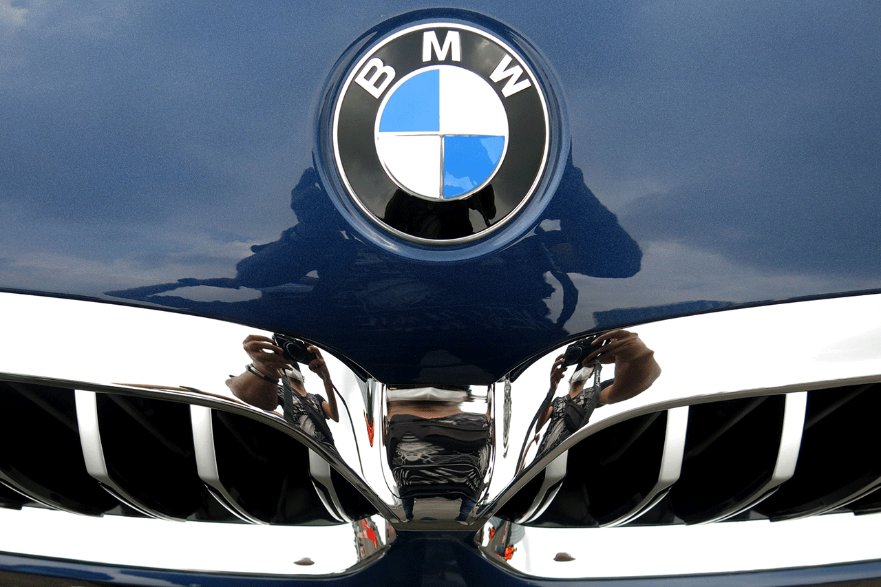 Mencoba BMW Seri 5,...