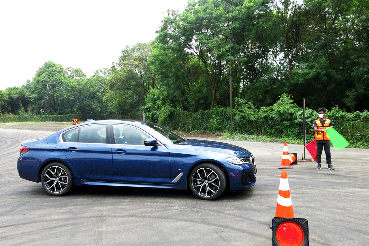 Mencoba BMW Seri 5,...