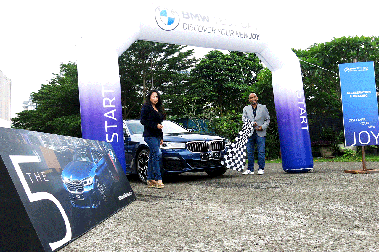 Mencoba BMW Seri 5,...