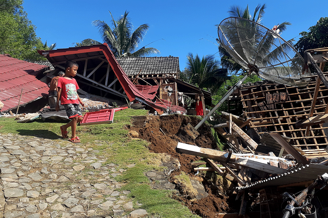 Duka di Lumajang, Ratusan...