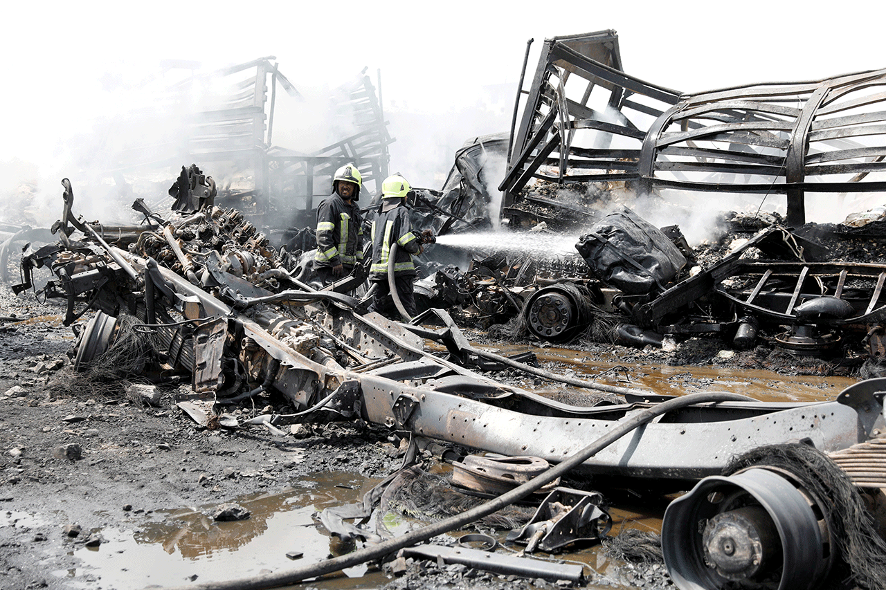 Truk BBM Terbakar dan...