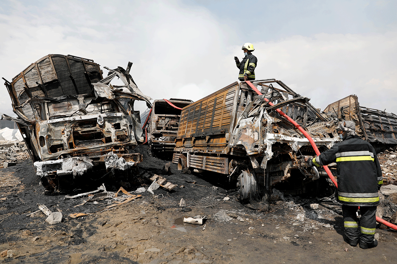 Truk BBM Terbakar dan...