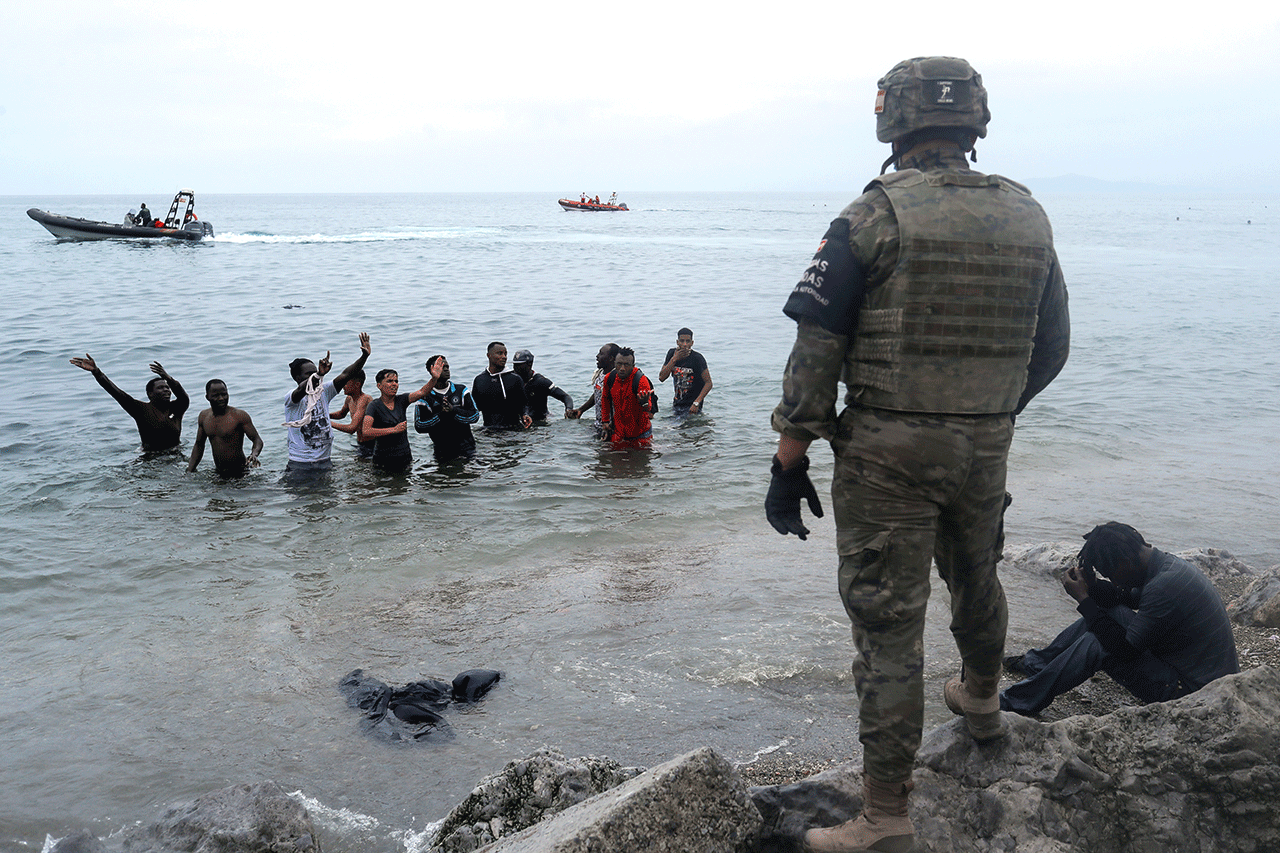 Renangi Laut, 3000 Imigran...