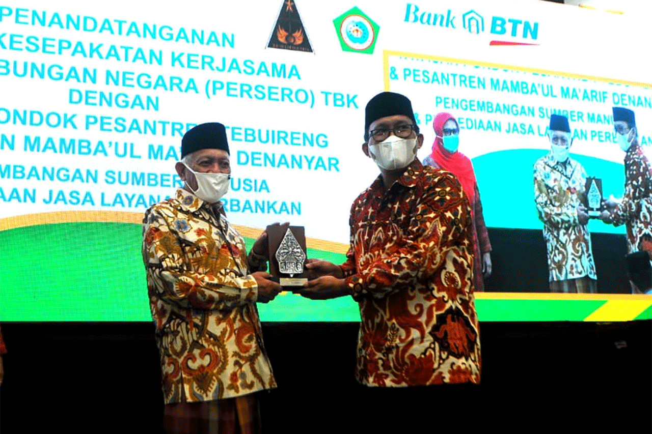 BTN Serahkan Bantuan...