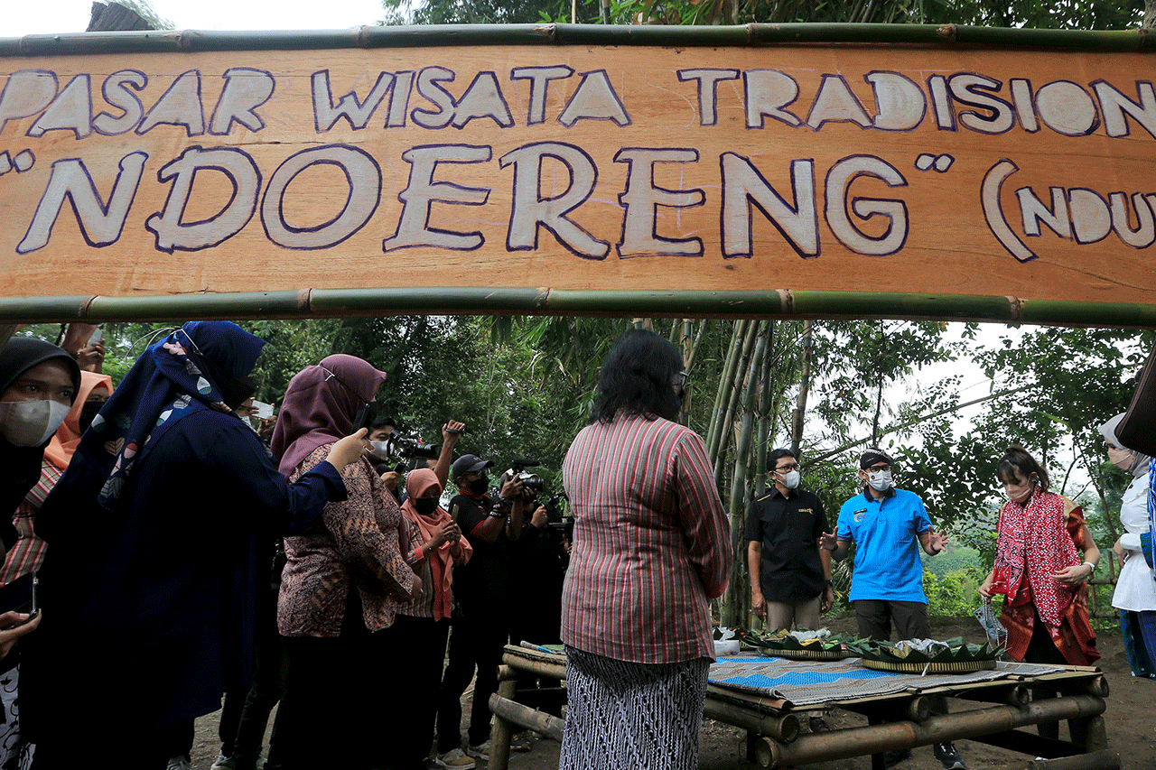 Sandiaga Uno Ajak Ayu...