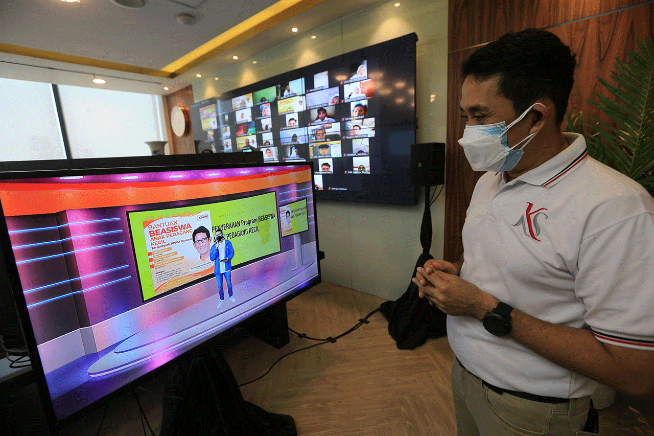Penerima Beasiswa Kahmipreneur,...