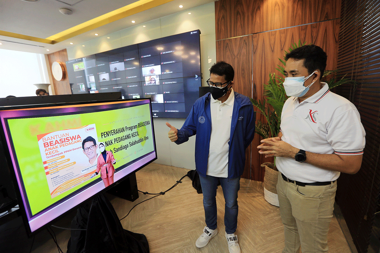 Penerima Beasiswa Kahmipreneur,...
