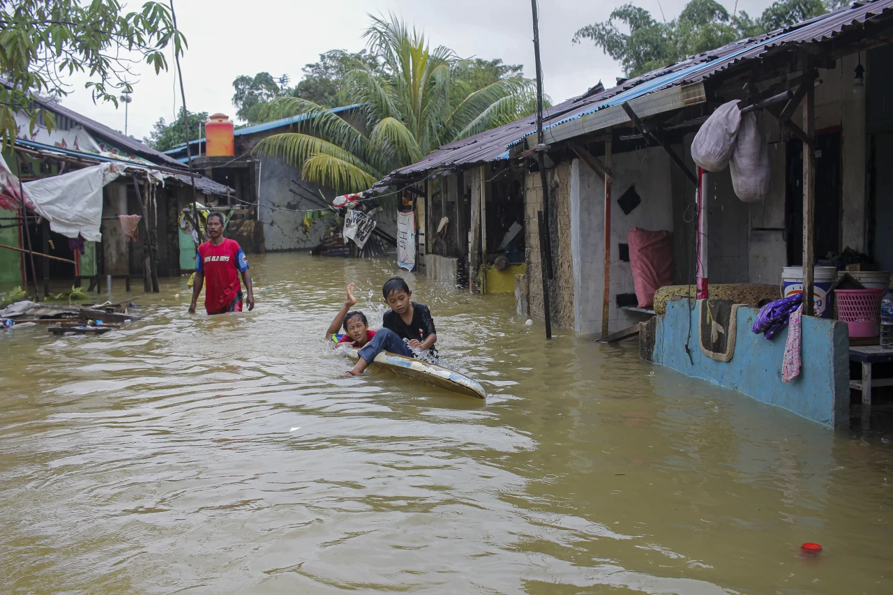 Banjir Rendam Permukiman...