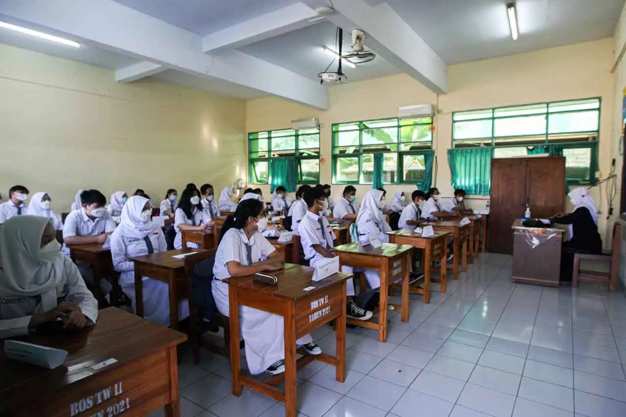 Hari Pertama PTM 100...