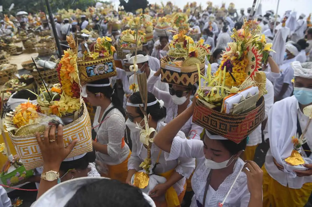 Upacara Penyucian Arwah...