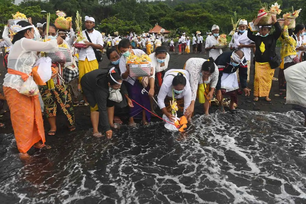 Upacara Penyucian Arwah...