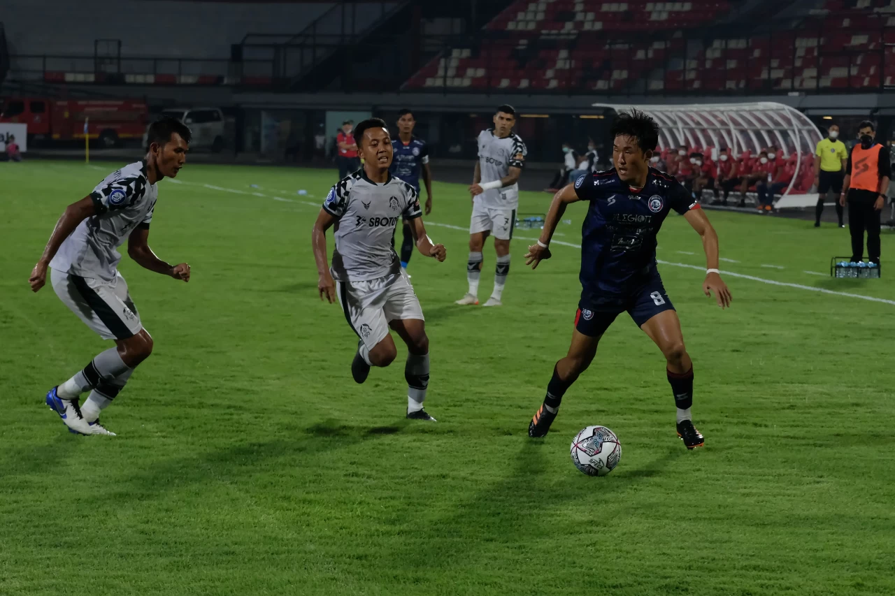 Arema Bermain Imbang...