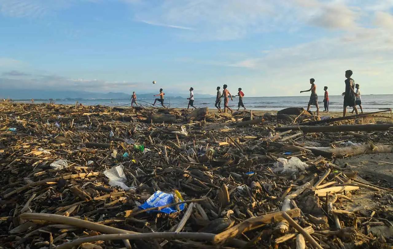 Tumpukan Sampah Cemari...