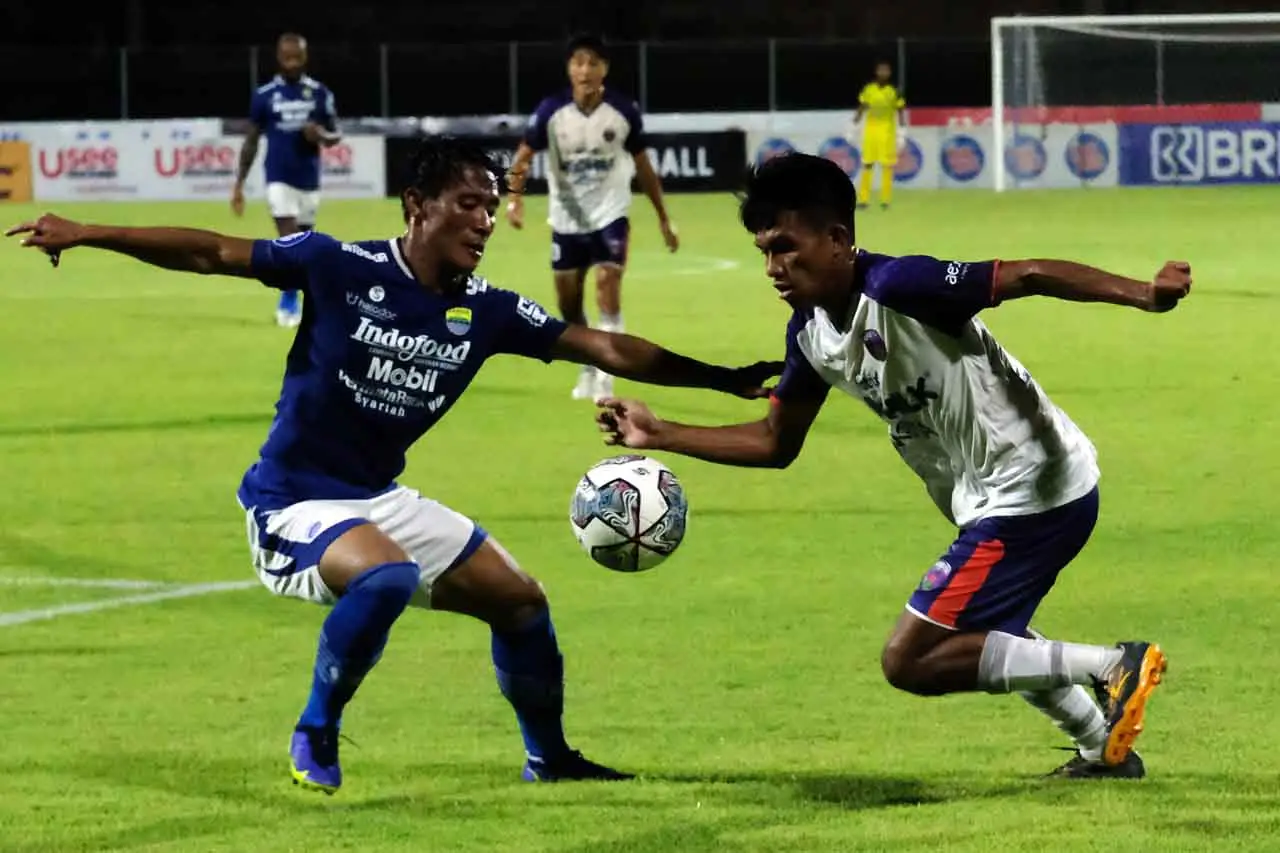 Persib Menang Atas Persita...