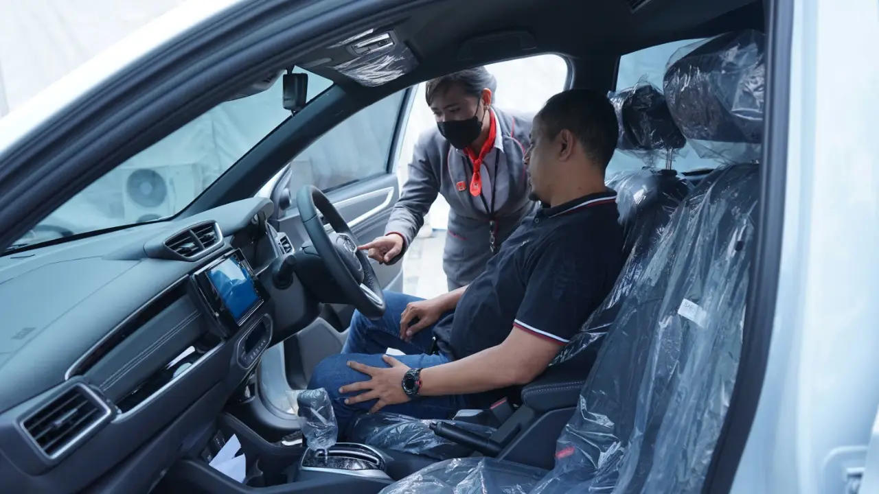 Penyerahan Perdana Mobil...